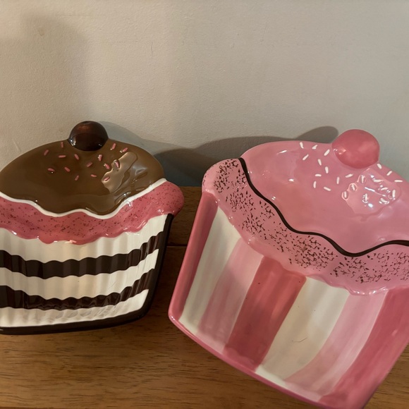 Valentines Day Set Of 2 Retired Cupcake Nesting Serving Bowls - Picture 5 of 16